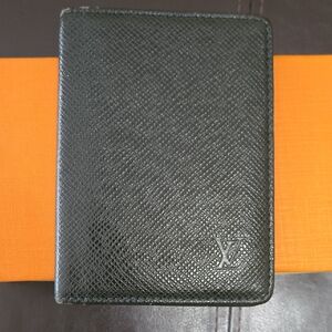 Louis Vuitton Green Textured Leather Passport Cover with Embossed LV Wallet